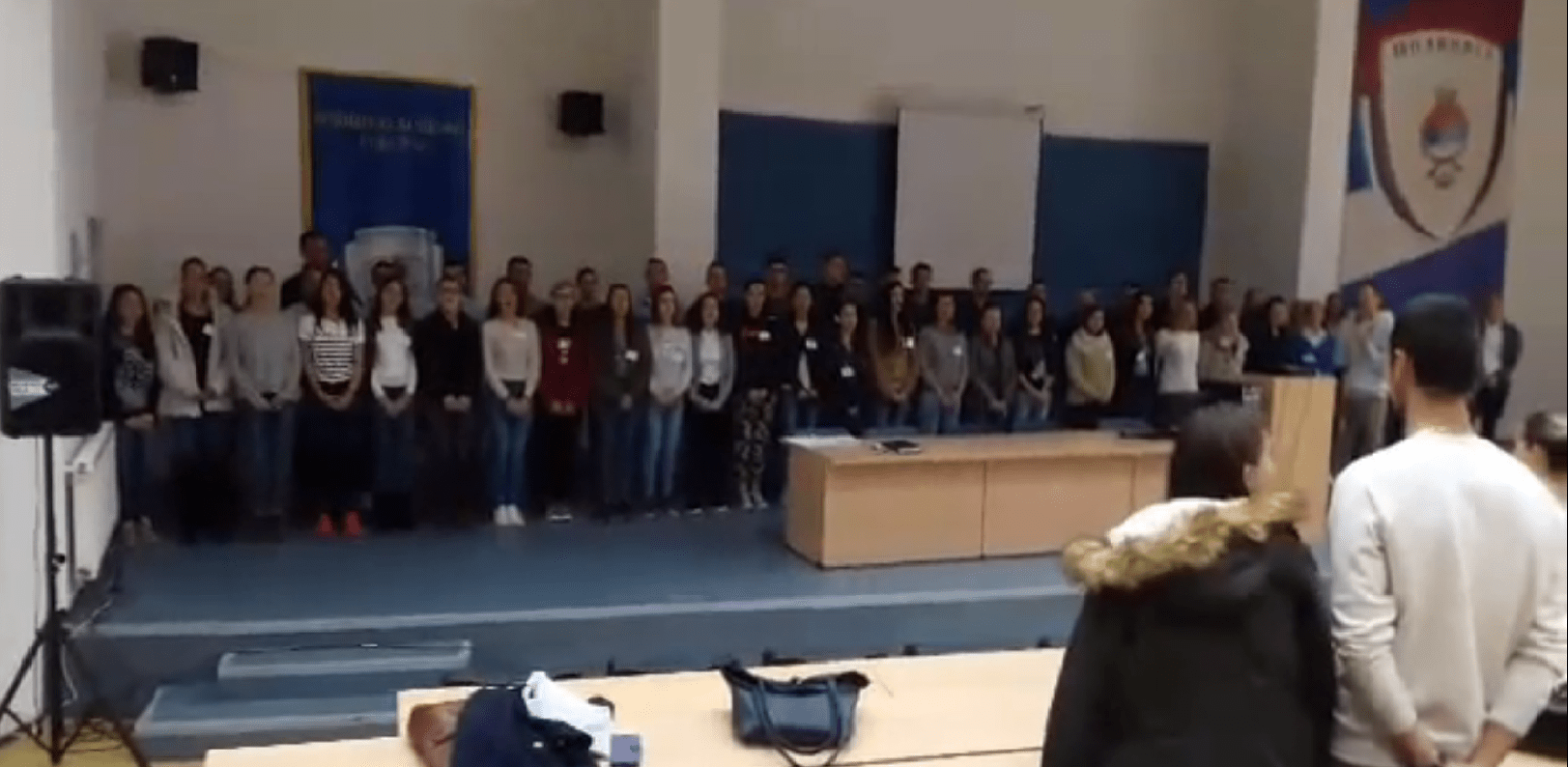 Студенти пјевају химну Републике Српске