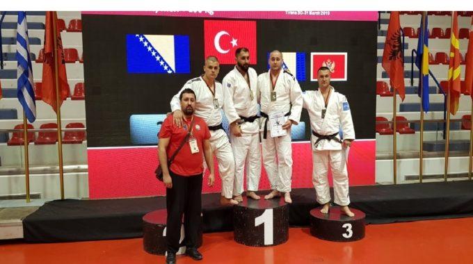 Vasilije Vujičić Se Okitio Medaljom