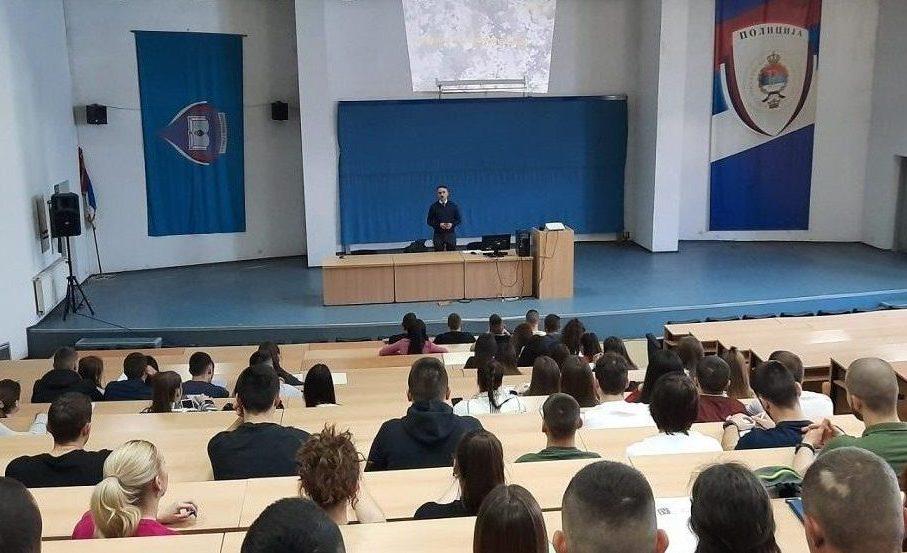 Milan Milaković održao predavanje studentima druge godine Fakulteta