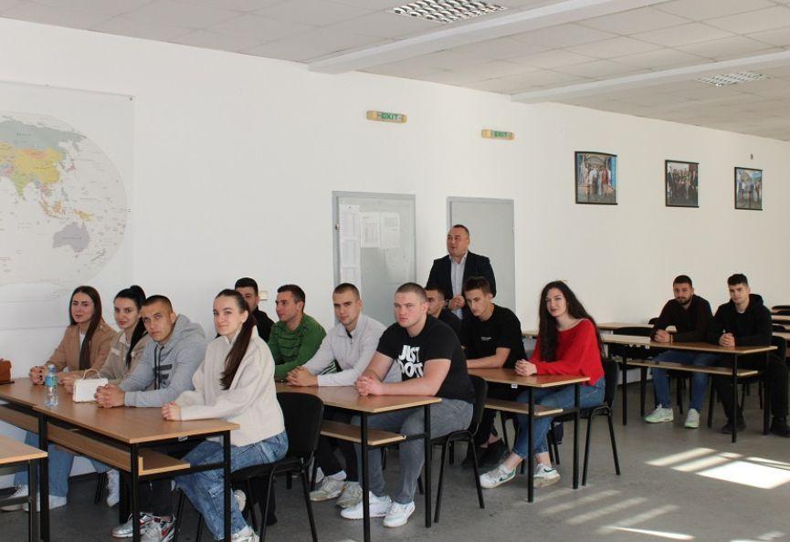 Aleksandar Miladinović studentima druge godine predstavio načine zaštite privatnosti na internetu