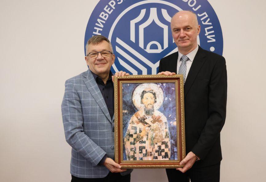 Povodom krsne slave Fakulteta bezbjednosnih nauka, Svetog Save, dekan Ćeranić uručio ikone rektoratu i članica Univerziteta