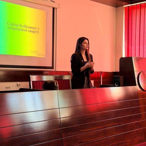 IMG 1cbf84d6dc7a10a2a6b7a0f2aff0b706 V