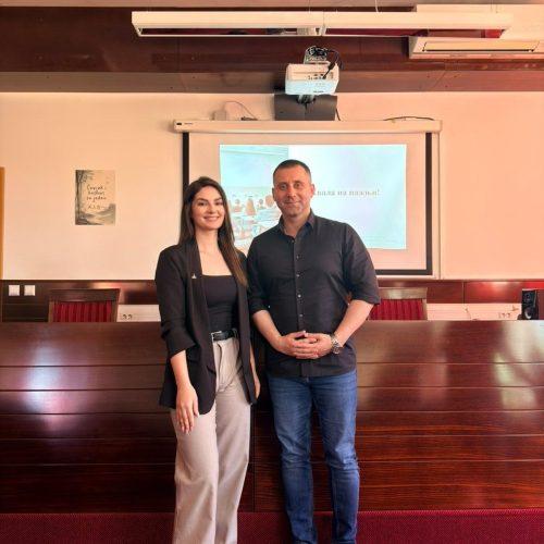 IMG 8f21f7b78e0831b1650b0fea5cf16100 V