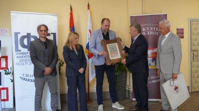 Produbljena Saradnja Fakulteta Iz Banje Luke I Beograda: Potpisan Aneks Sporazuma I Uručen Poklon Iz Srpske Kulturne Baštine